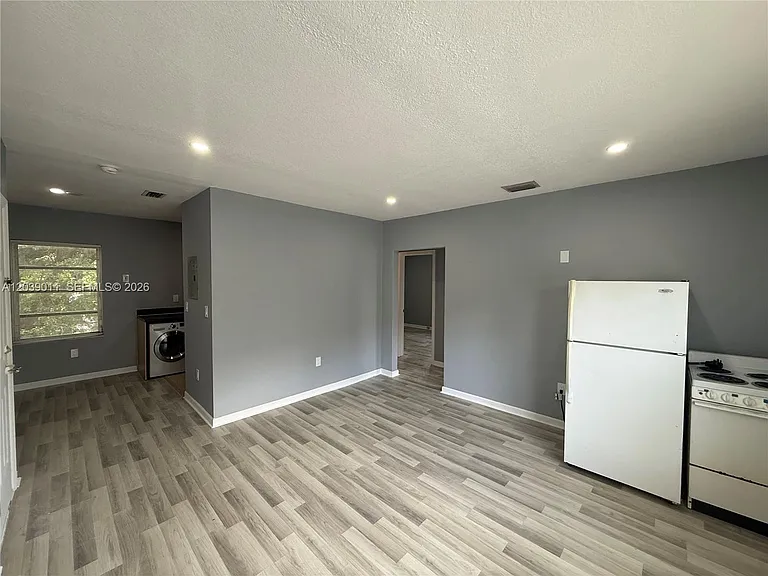 426 NE 77th Street Rd #4 — Photo 5