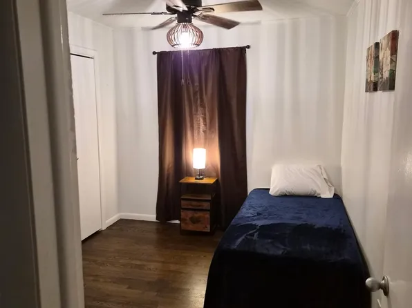 8844 Summit St #3, Kansas City, MO 64114