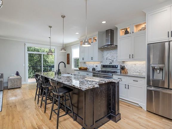 5th image of 4412 SW Shattuck Rd