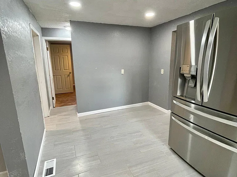 322 E Avenue D — Photo 9