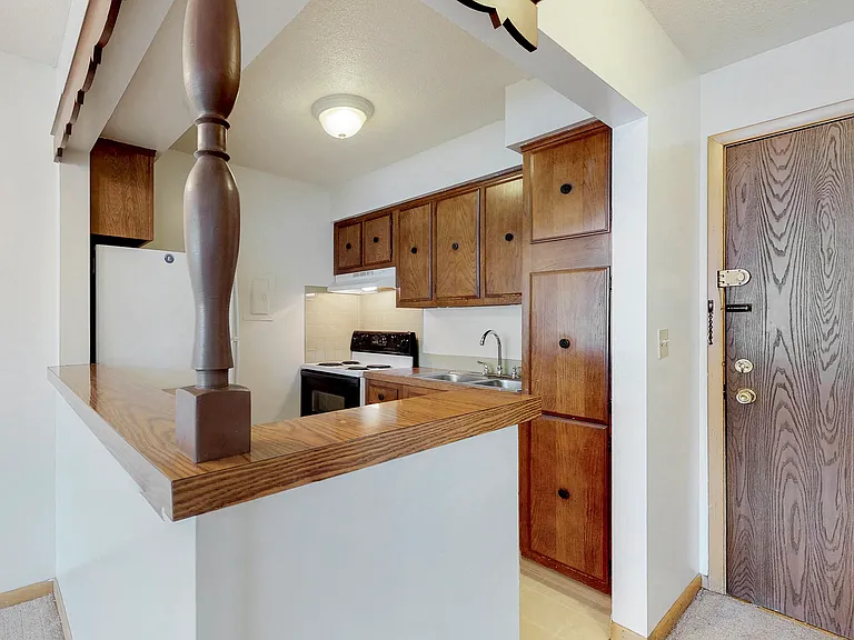 Plaza Manor — Photo 19