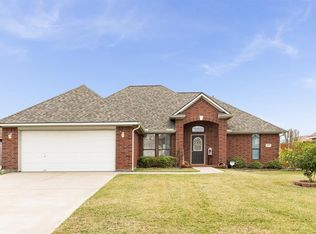 107 Blue Bird Ct, Richwood, TX 77531