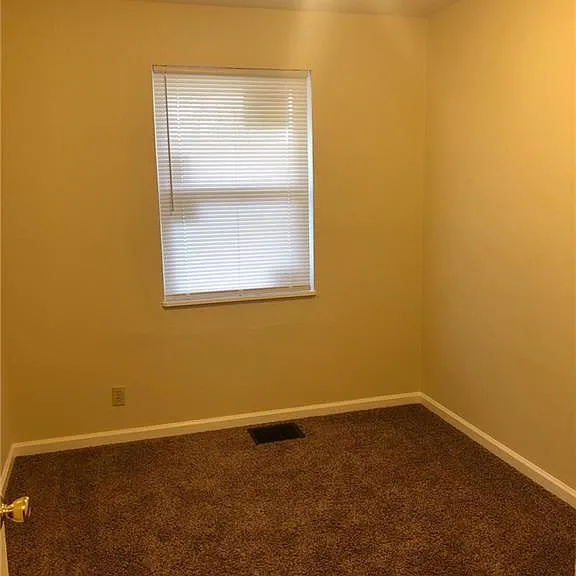 3516 N Hawthorne Ln — Photo 6