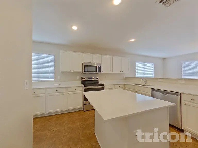 17220 N Wavyleaf Ave — Photo 5