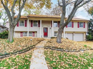 445 Regent Dr, Buffalo Grove, IL 60089