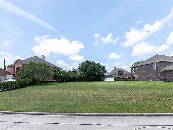 2nd image of 450 Edgewood Dr