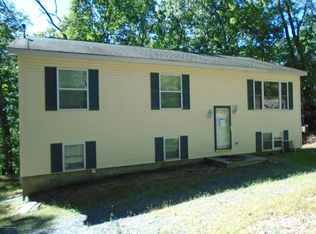 670 Edinburgh Rd, Bushkill, PA 18324