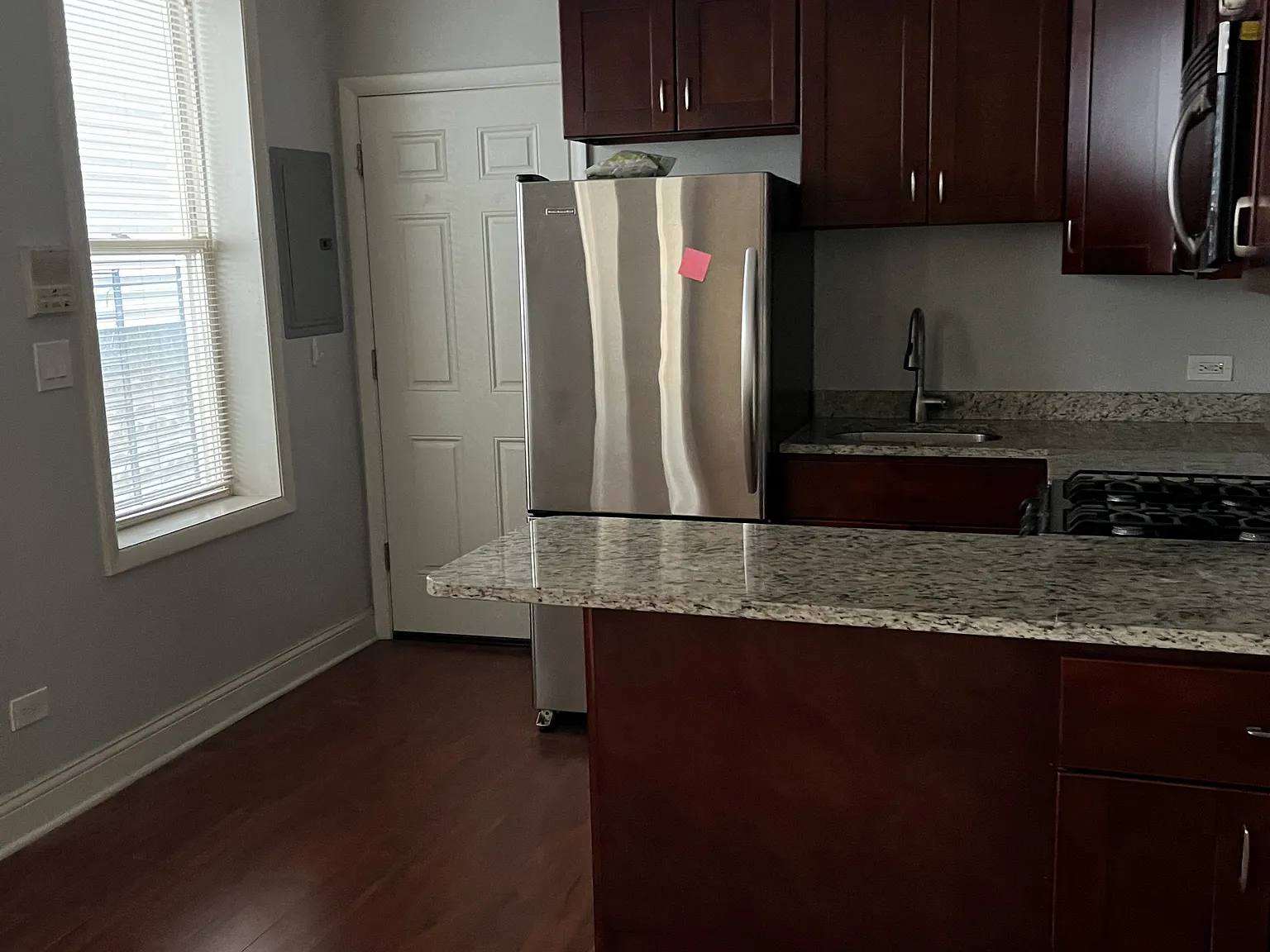 1229 N Bosworth Ave — Photo 3