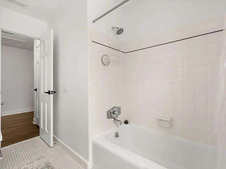 1440 Bonnie Burn Cir — Photo 17
