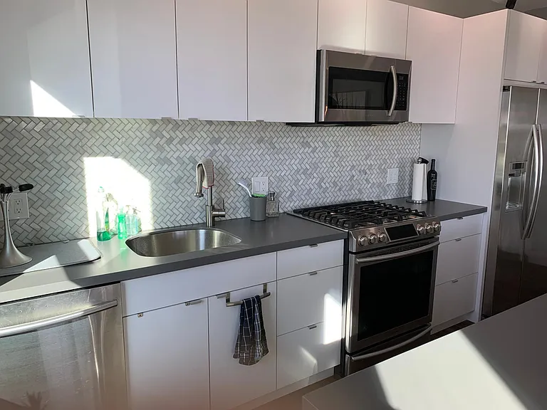 408 E 8th St #3 — Photo 6