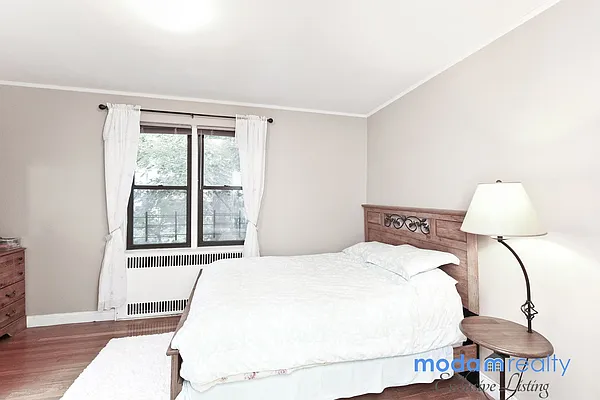 Sold by Moda Realty | media 17