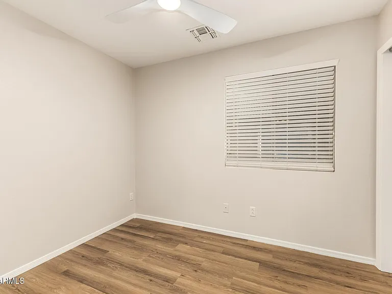 15526 W Lisbon Ln — Photo 10
