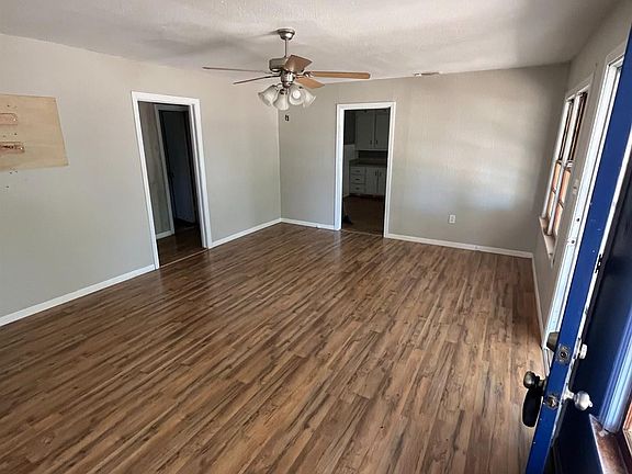 4th image of 708 Avenue E