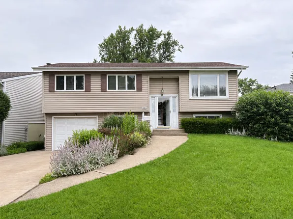 1301 Coolidge Ave, Wheaton, IL 60189