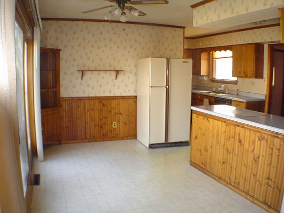 4th image of 806 Sheila Dr