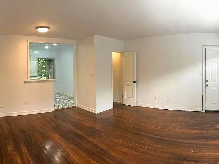 920 Westbourne Dr #7 — Photo 2