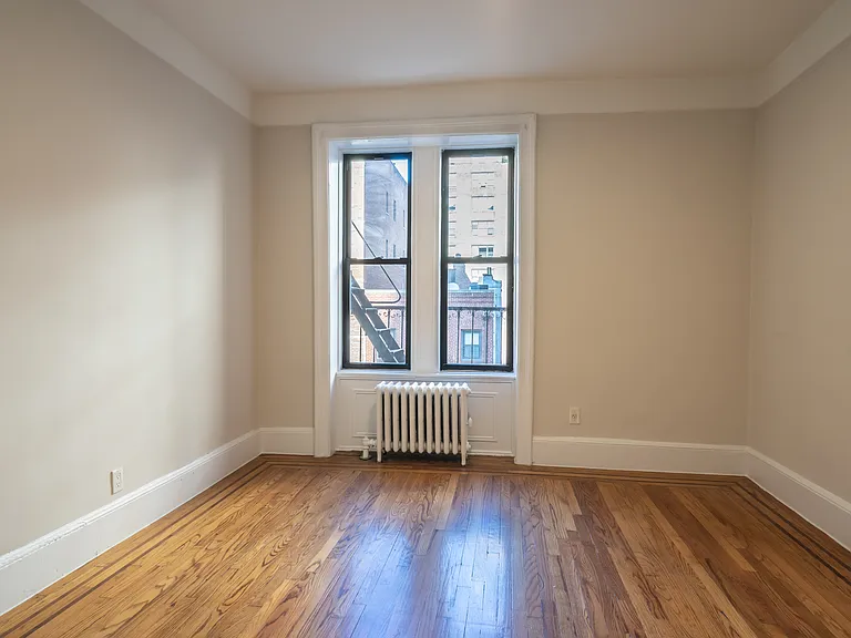 142 E 27th St #4F — Photo 1