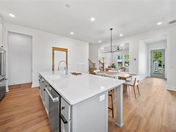 825 NW 14th St, Bentonville, AR 72712