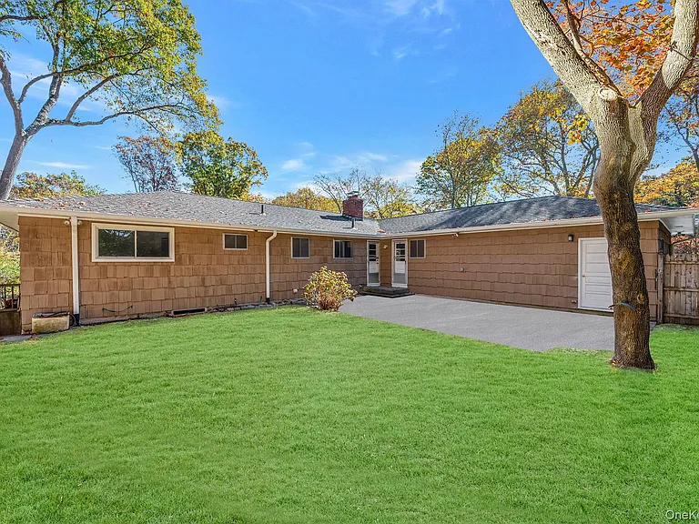 23 Princeton Dr — Photo 8