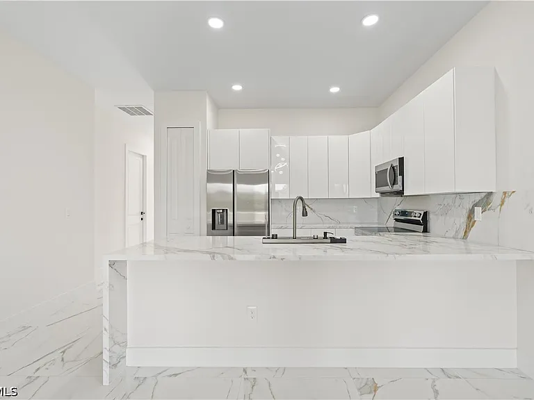 430 Petite Ave — Photo 43