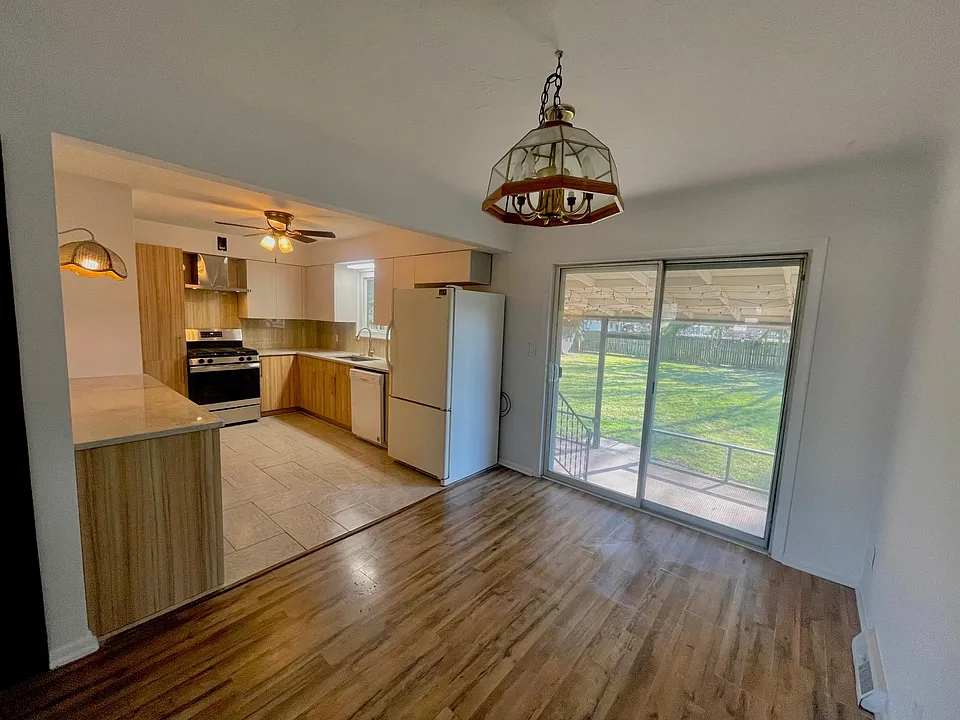 13637 Whitney Rd