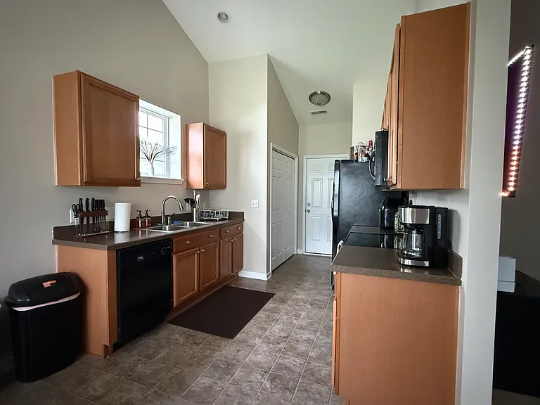 2446 Thoreau St — Photo 4