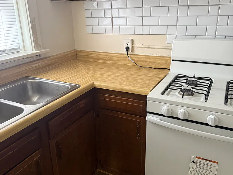 610 N Buxton St #1 — Photo 7