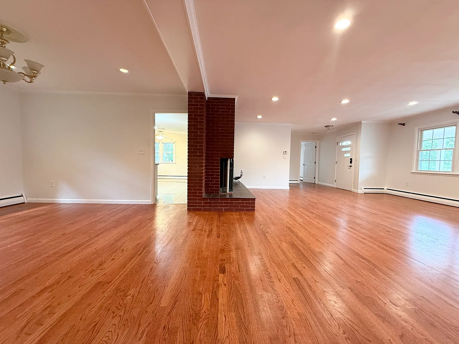 3 bed, 2023 sqft, $3,400 — Photo 3