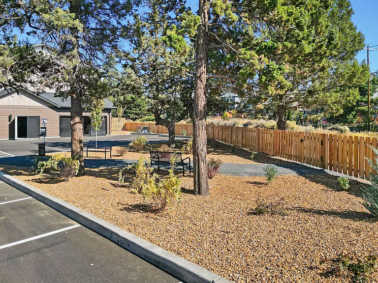 Edgewater Apartments — Photo 28
