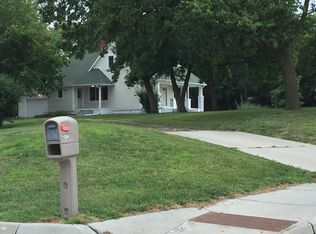 1230 E 13th St, Crete, NE 68333
