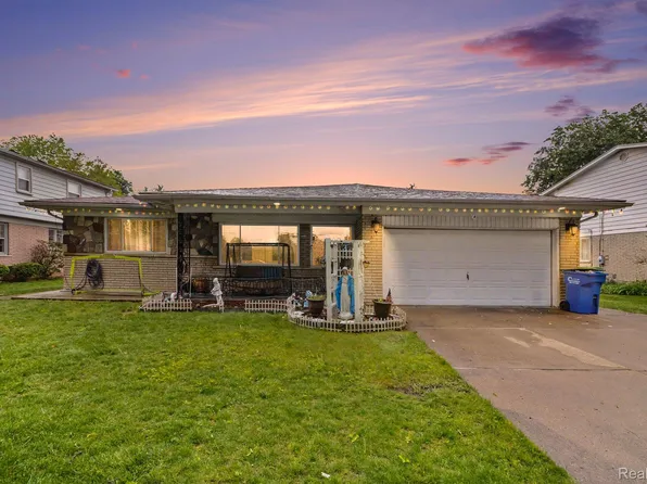 32343 Cambridge Dr, Warren, MI 48093