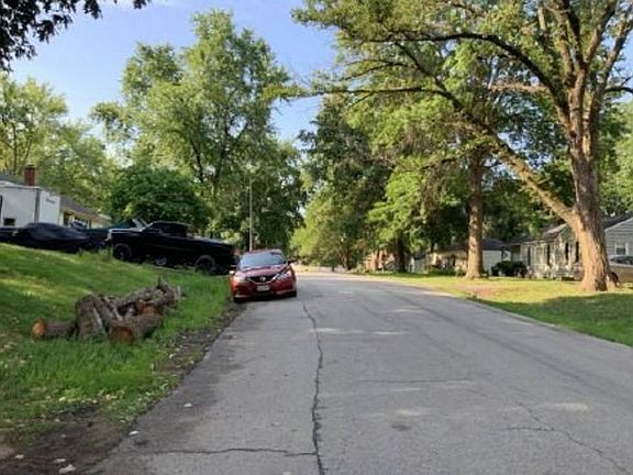 Exterior Neighborhood (street photo)