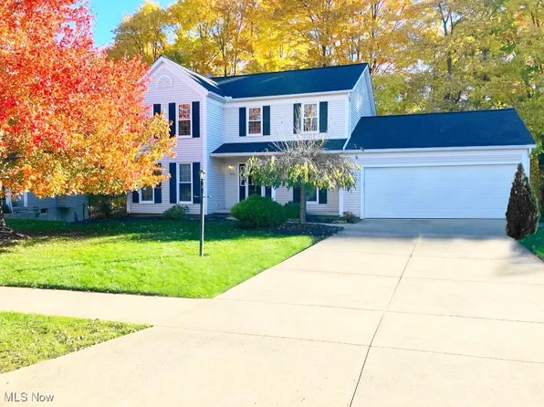 3018 Crown Pointe Dr, Stow, OH 44224