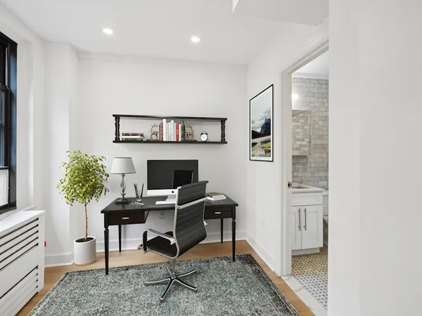 160 East 48th Street image 6 of 17