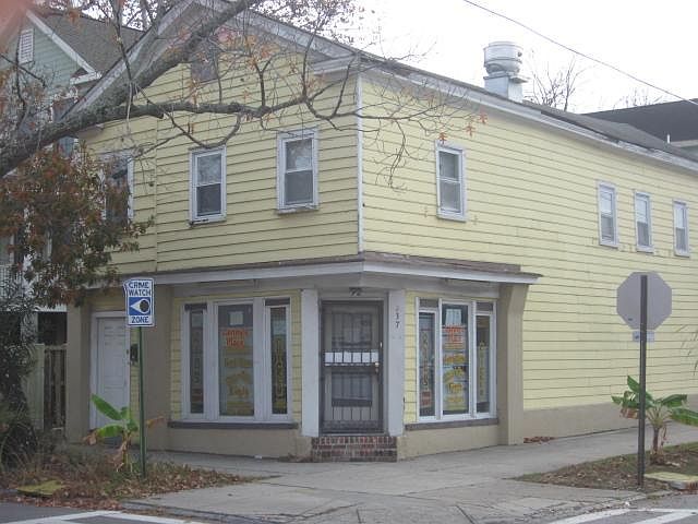 2nd image of 237 Fishburne St
