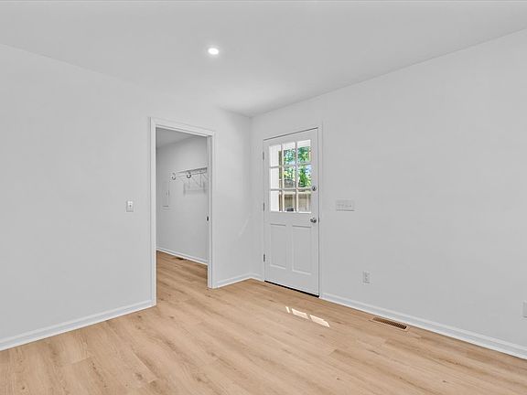5th image of 120 Arcaro Dr