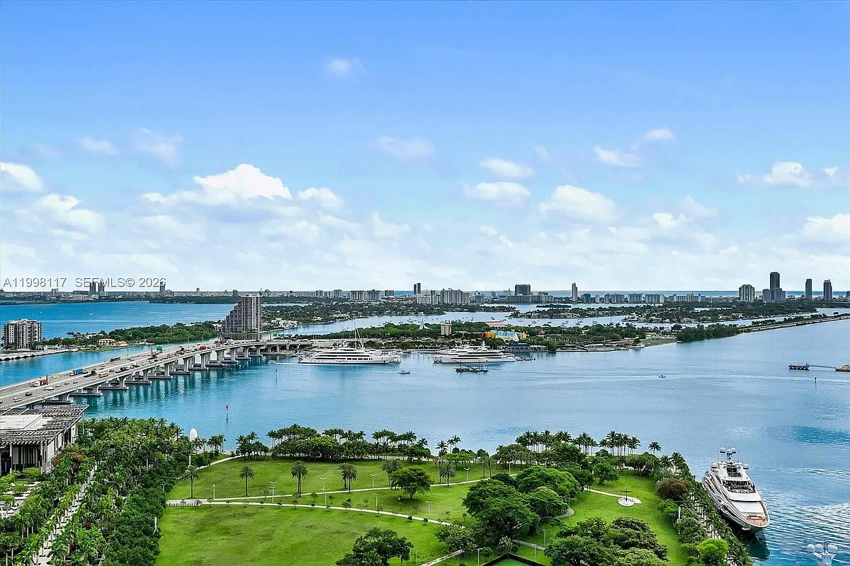 Building Photo - 900 Biscayne Blvd #3109