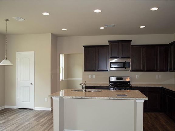 4th image of 203 Mirage Dr