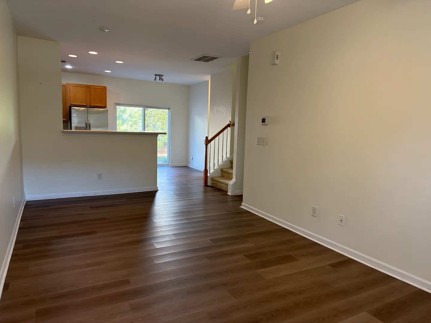Two bedroom townhome with one car garage — Photo 3