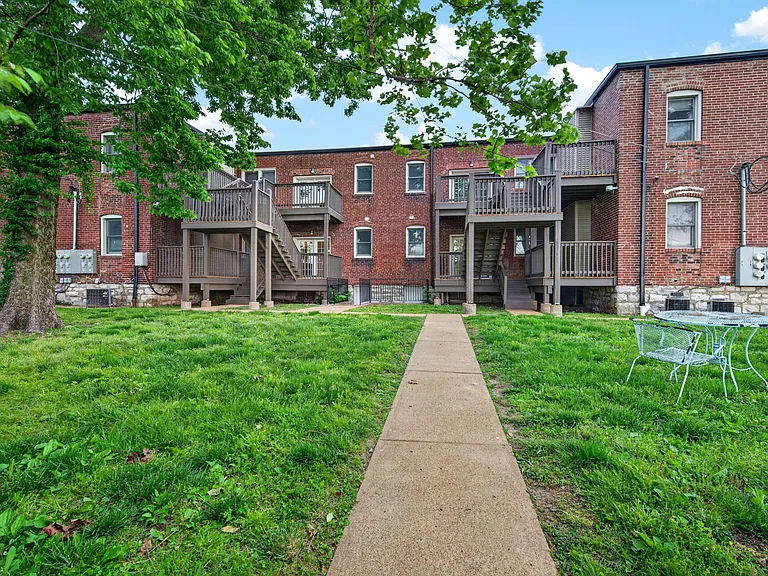 5744 Pershing Ave #1E — Photo 24