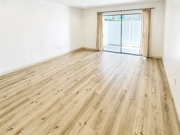 10331 Lindley Ave #120 — Photo 4