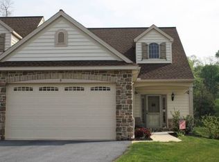 5 Pfautz Cir, Elizabethtown, PA 17022