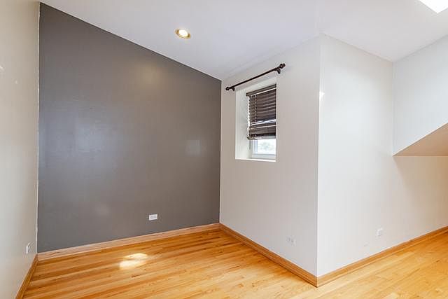 1st image of 3350 N Karlov Ave #3