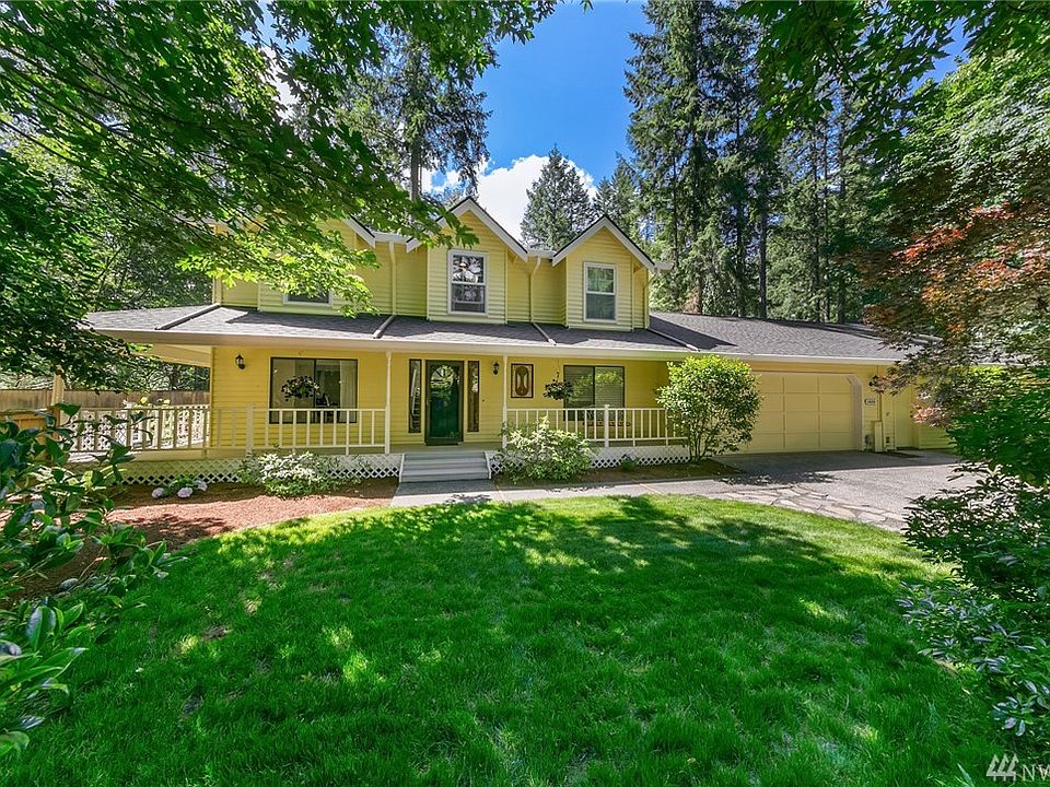 Wonderful Beaver Lake 4 Bedroom Home with a Covered Wrap Around Deck