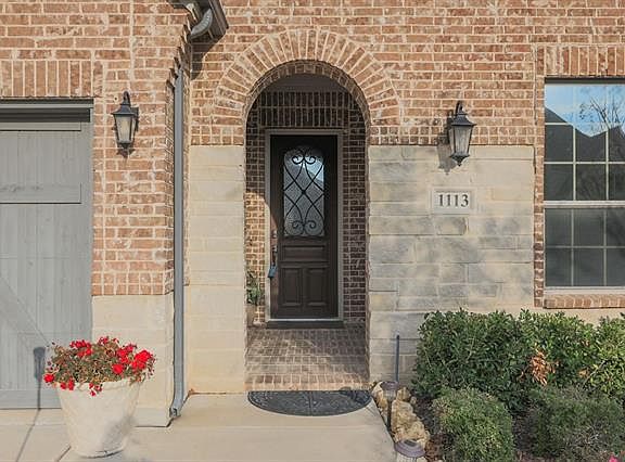 2nd image of 1113 Broadmoor Way