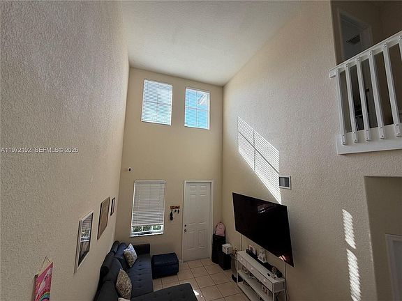 4th image of 1385 SE 26th Ave