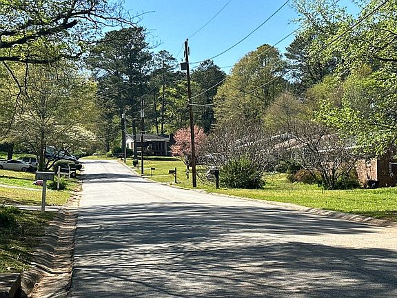 4th image of 972 Pineglen Dr