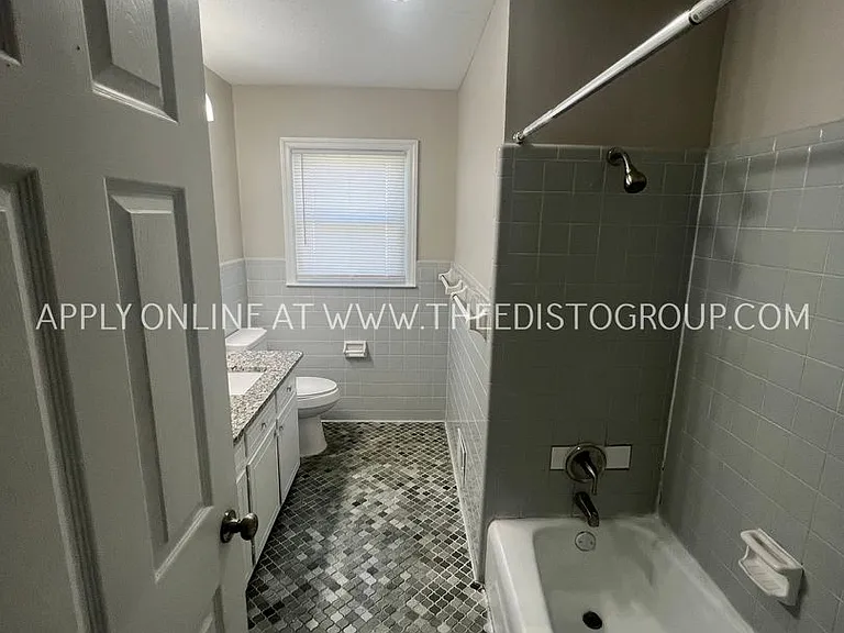 982-996 Hampton Dr NW — Photo 15