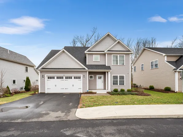 16 Bleeker Circle #16, North Haven, CT 06473