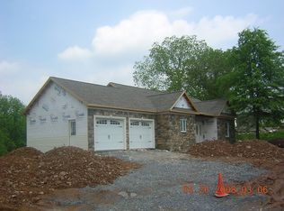 106 Carroll Dr, Dillsburg, PA 17019